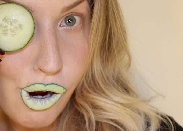 How to treat dark lips with cucumber is used by many people and is highly effective.