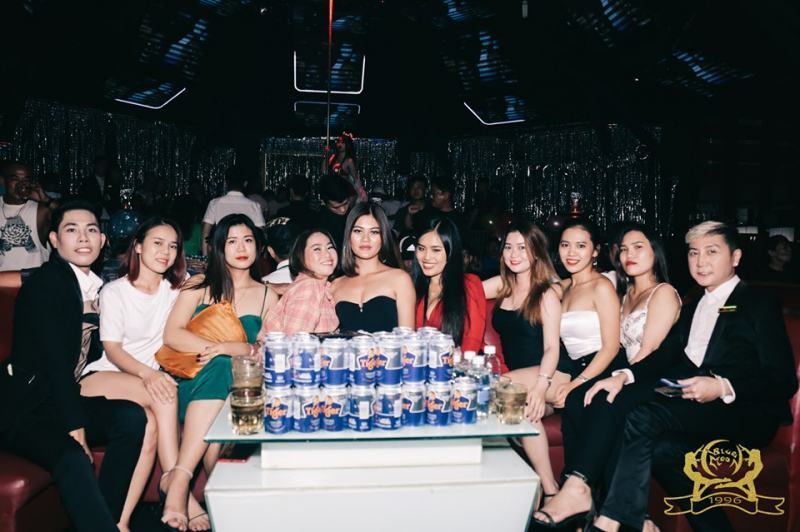 Blue Moon Club - Nguyen Du