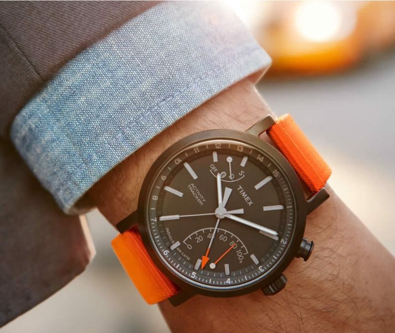 This watch company has been around for a long time, and until now Timex is one of the world famous watch brands. This Timex Activity Tracker is priced at 3 million.