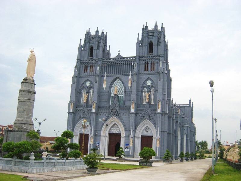 This Roman Catholic Church belongs to the Diocese of Bui Chu, Vietnam