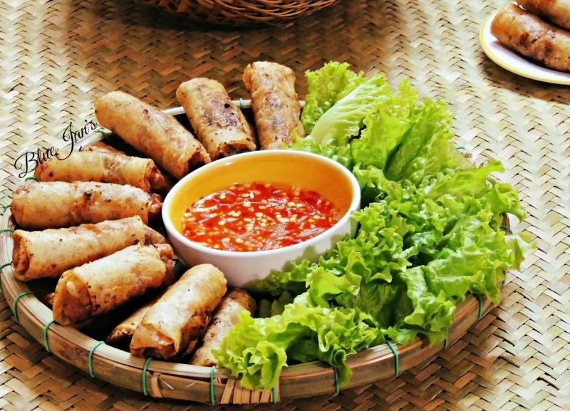 Fried spring rolls for a crunchy feeling in your mouth
