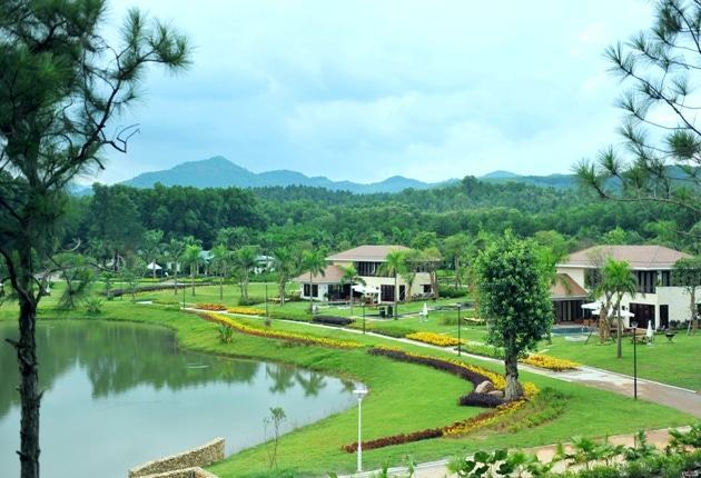 Dai Lai Lake attracts tourists by its spacious and poetic space