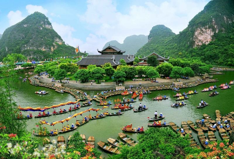 Trang An Scenic Area, a place not to be missed when coming to Ninh Binh