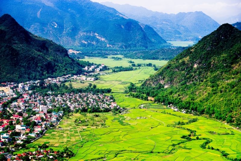 Coming to Mai Chau is coming to the immense green of the Northwest