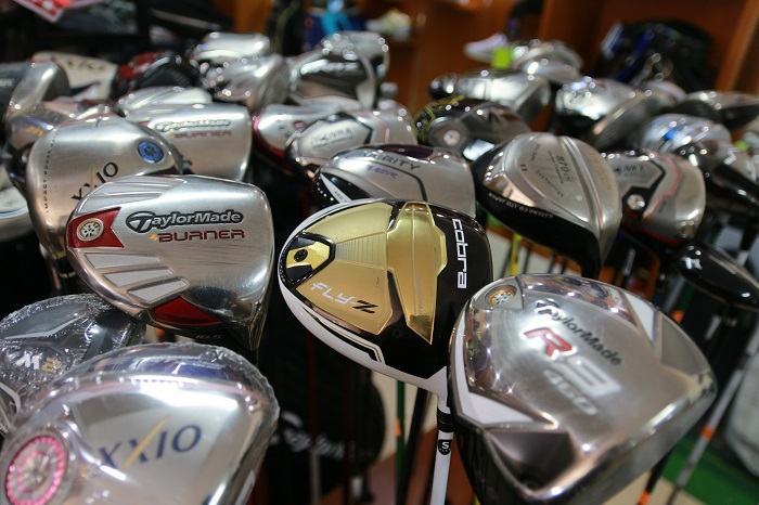 Lots of old golf clubs of famous brands