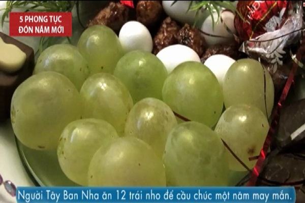 The Spanish custom of eating grapes to welcome the new year