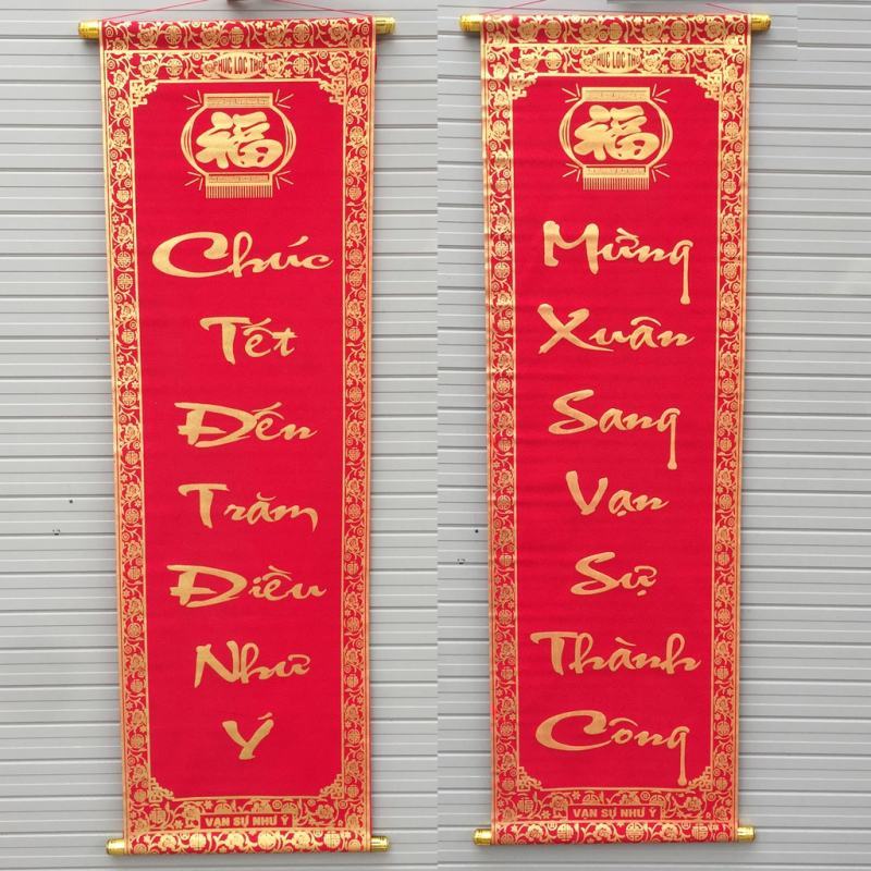Hanging Tet couplets in the house has become a tradition of Vietnamese people
