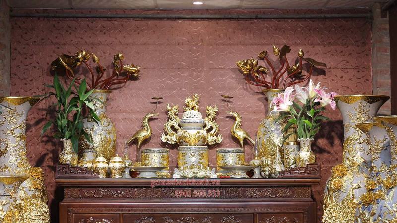 Tet is the occasion to redecorate the ancestral altar