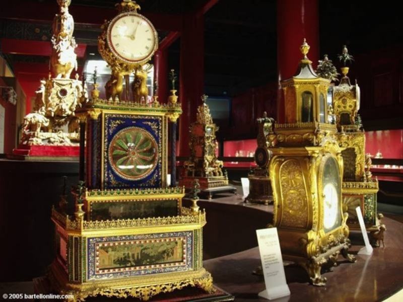 The Forbidden City also keeps more than 1.000.000 antiques and treasures.