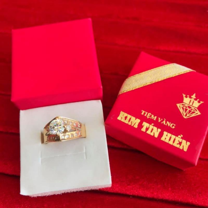 Ring model at Kim Tin Hien gold shop