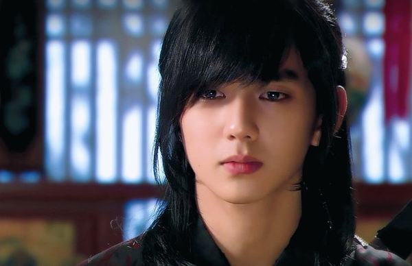 Yoo Seung Ho in historical styling