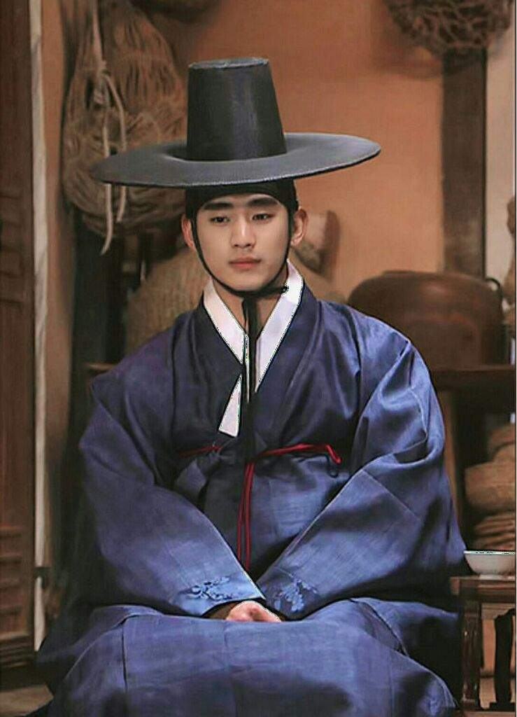 Kim Soo Hyun in historical styling