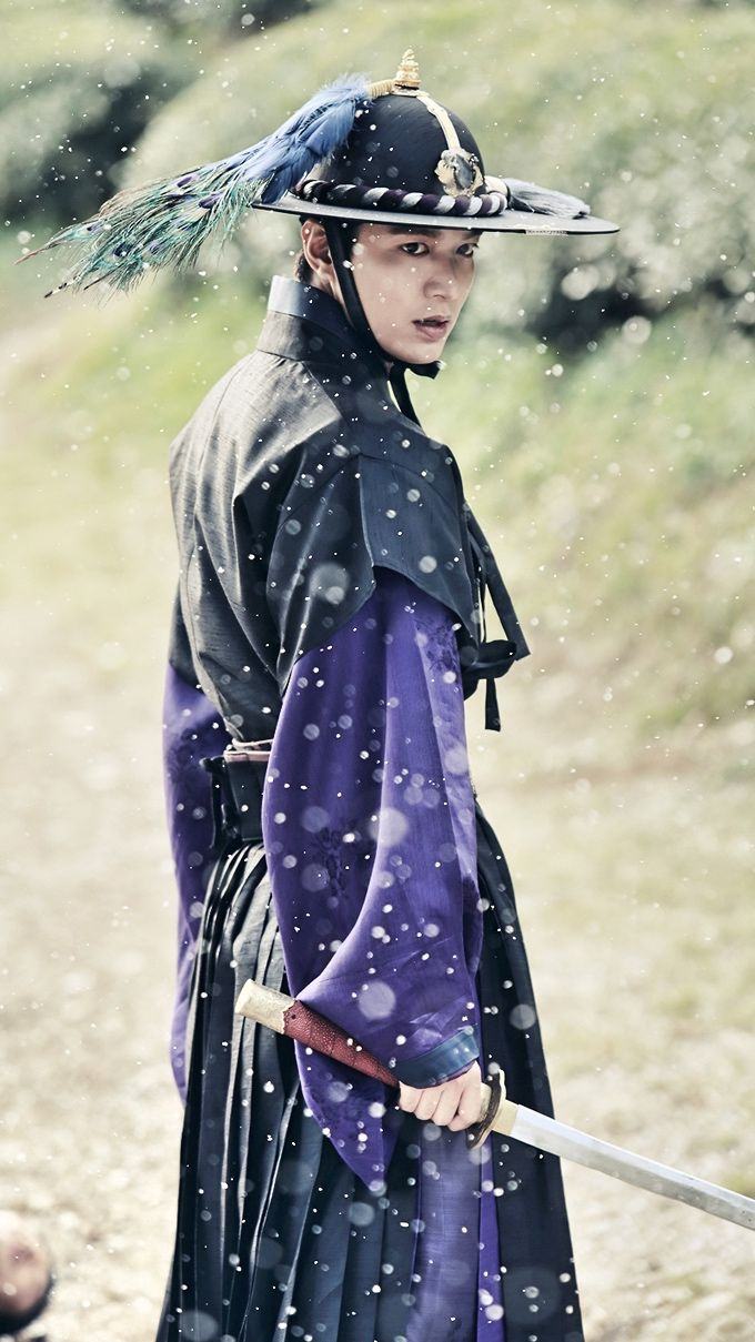Lee Min Ho in historical styling