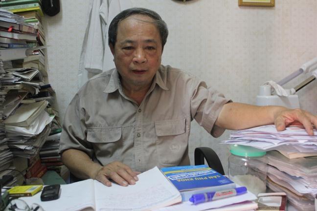 Healer Vu Quoc Trung with his documents