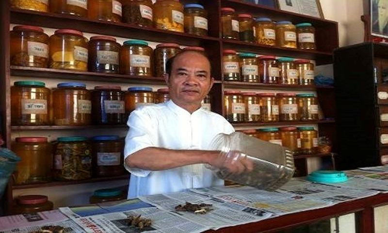 Healer Nguyen Duy Khiem at his pharmacy
