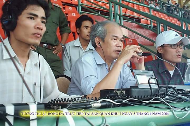 Journalist and football commentator Dinh Khai at the studio