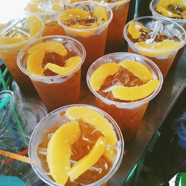 A cup of peach tea is both delicious and cheap