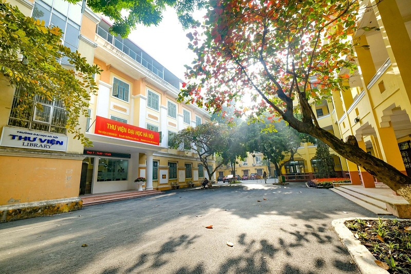 A dreamlike corner of Hanoi University