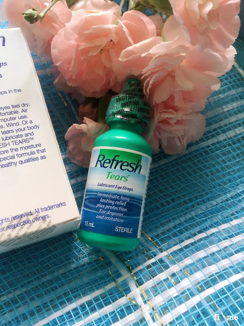 Refresh Tears Lubricant Eye Drops help protect and lubricate the eyes.