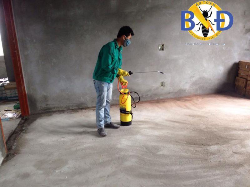 Binh Dan Company commits that the mosquito spraying service at home will be performed by highly qualified, honest and responsible staff at work.