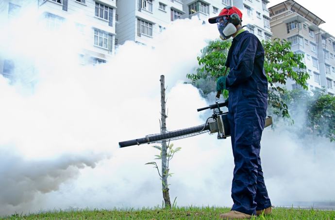 Hanoi Quarantine Center uses a safe and effective method of killing mosquitoes with chemicals from the UK