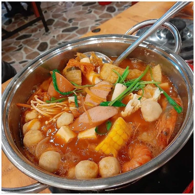 Delicious and attractive kimchi hot pot