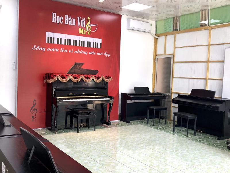 Learn piano with Mr.Sol