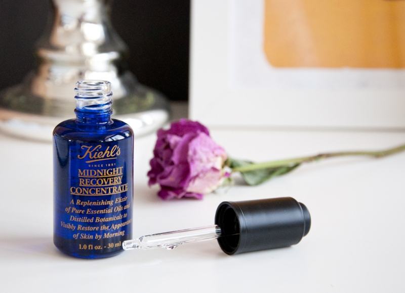 The Midnight Recovery Concentrate serum has a very convenient drop head.