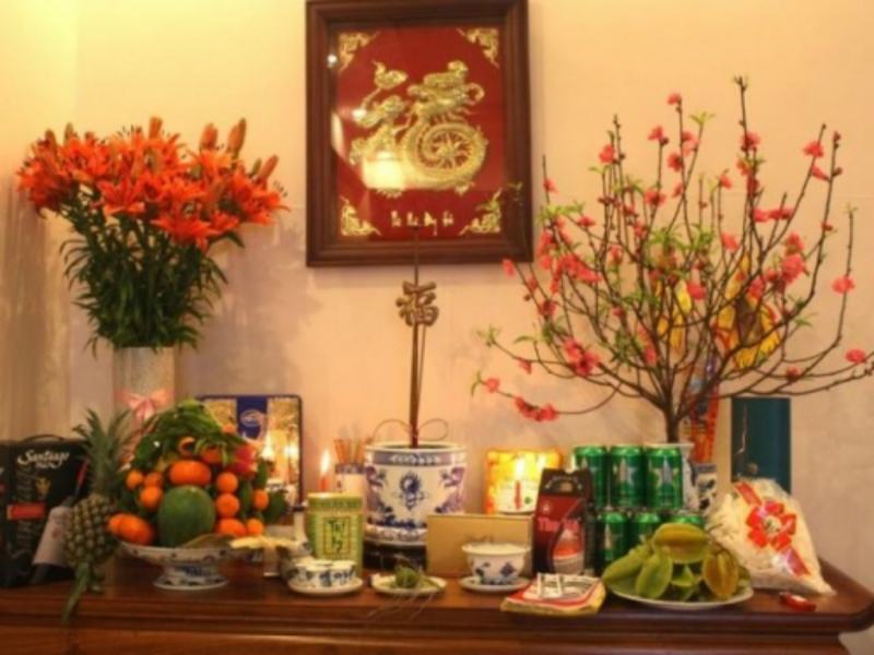 The spiritual and cultural meaning of Vietnamese people through the decoration of the altar