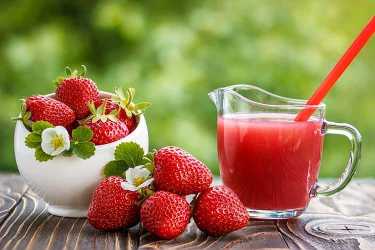 Strawberries contain flavonoids, so they can help you prevent and support cancer treatment