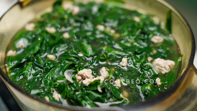 Minced meat spinach soup