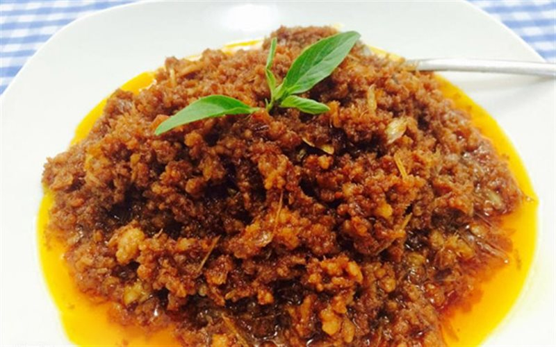 Minced meat with shrimp paste
