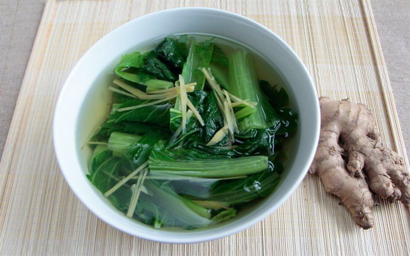 Green cabbage soup with ginger
