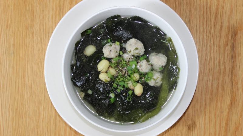 Beef and seaweed soup