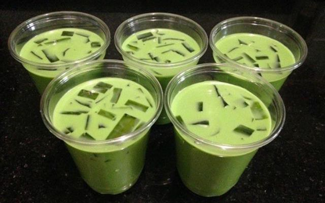 Thai green milk tea