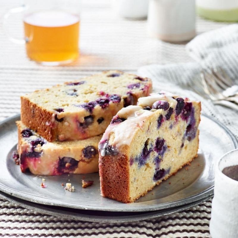 Blueberry sponge cake