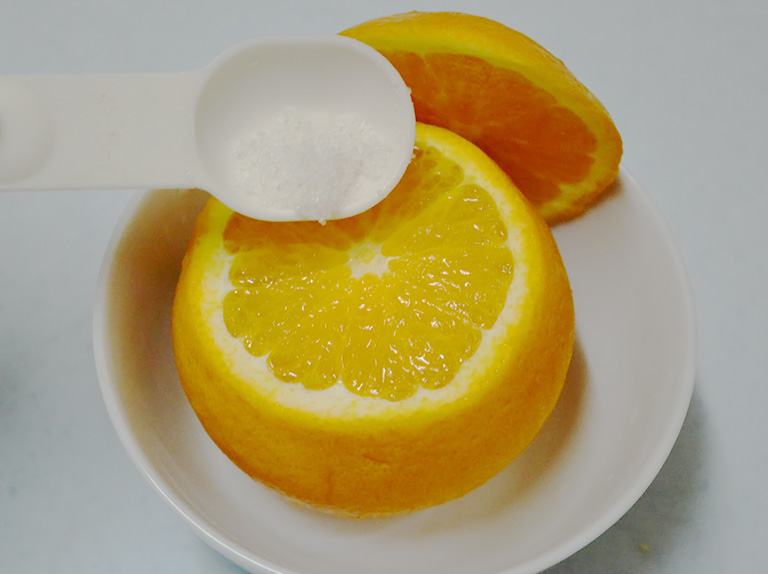 Steamed oranges with salt