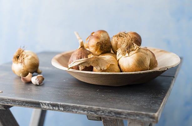 Treat shingles at home with garlic