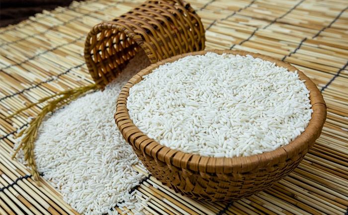 One of the folk remedies for shingles that is used by many people is using sticky rice.