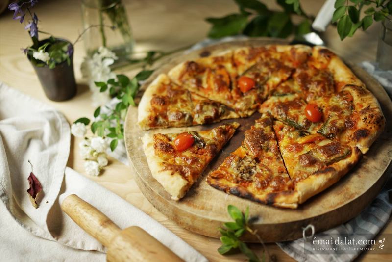 This restaurant's pizza is also rated as Italian standard from the recipe, so the taste is very delicious and classy.