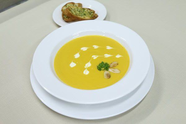 Pumpkin milk soup (10 minutes)