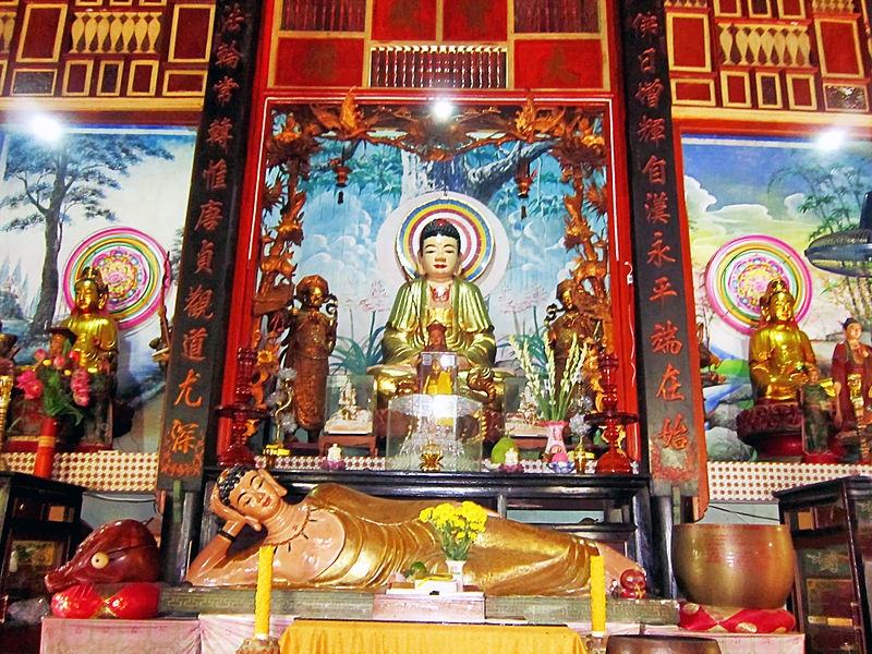 Inside the main hall of Hoi Linh pagoda
