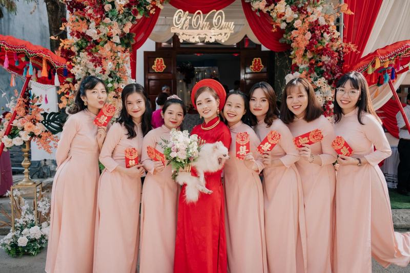 Traditional Ao Dai models with unique features for the bride, groom and bridesmaids