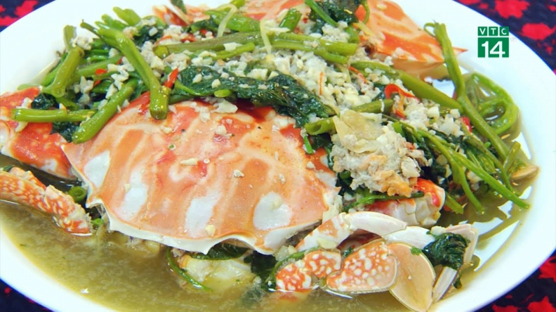 Crab crab soup with water spinach