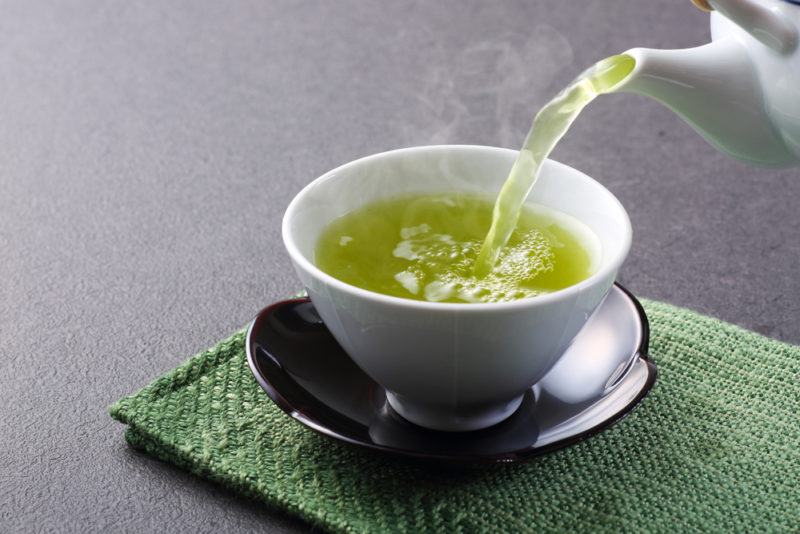 Wormwood tea helps treat menstrual pain effectively