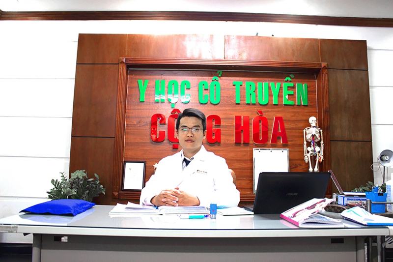 Doctor at Cong Hoa Oriental Medicine Clinic