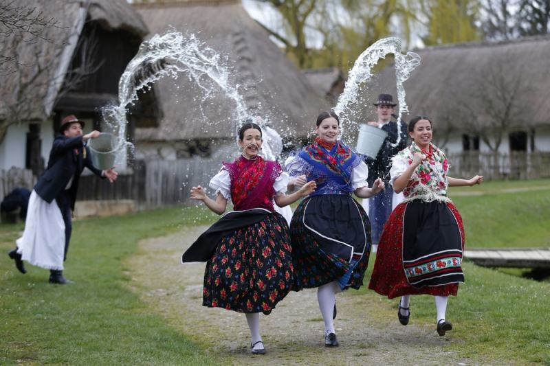 Water festival for girls, Hungary