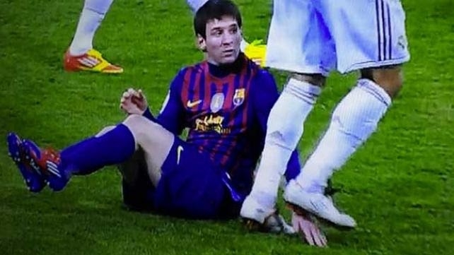 The bad play situation deliberately stepped on Pepe's Messi hand