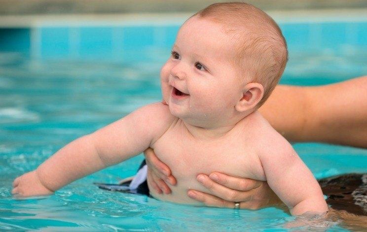 Parents should prepare children mentally before learning to swim to achieve the desired effect.