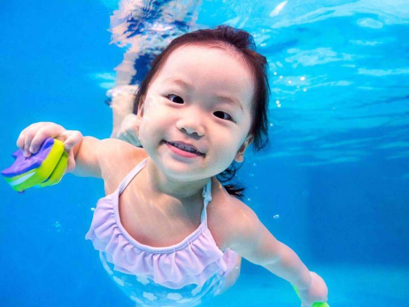 Choose a reputable and safe swimming school